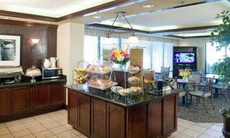 באטון רוז' Hampton Inn I-10 & College Drive מסעדה תמונה